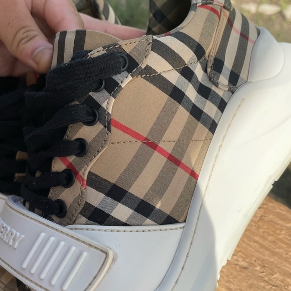 BURBERRY SHOES - Picture 5 of 12